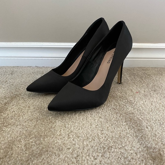 Size 8 point high heels - Picture 1 of 3